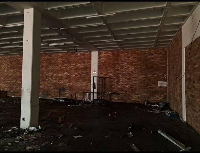2,300M² WAREHOUSE FOR SALE IN OPHIRTON